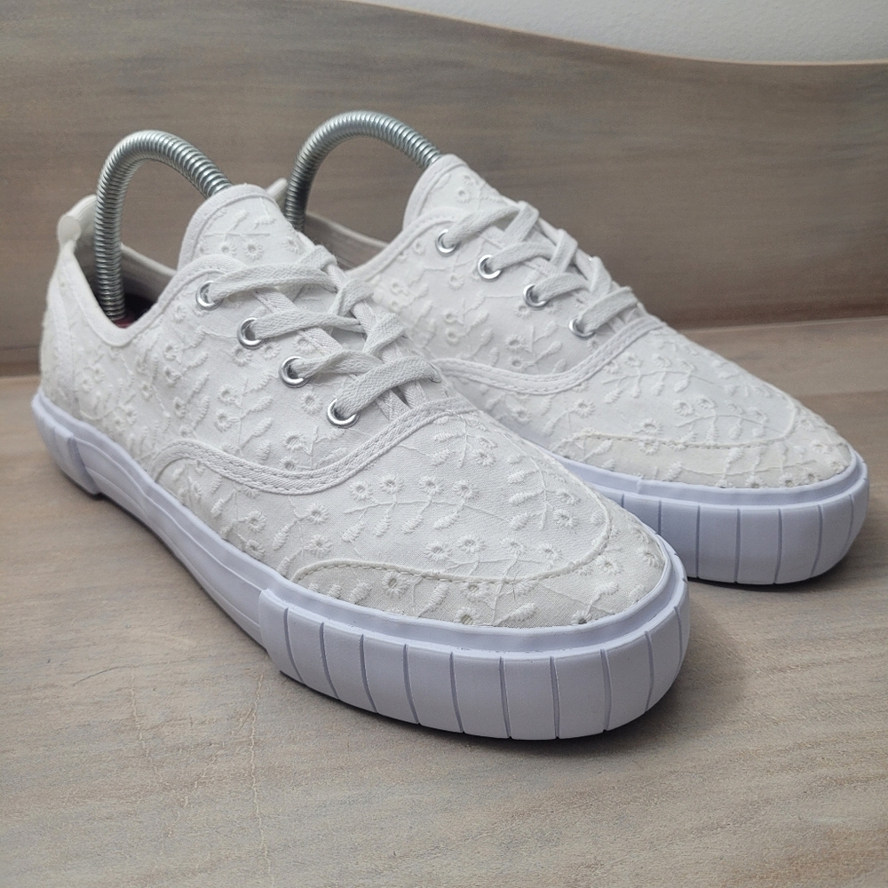 H&M Divided Women's Lace Eyelet Sneakers Size 7 White Cottagecore Summer NWOB